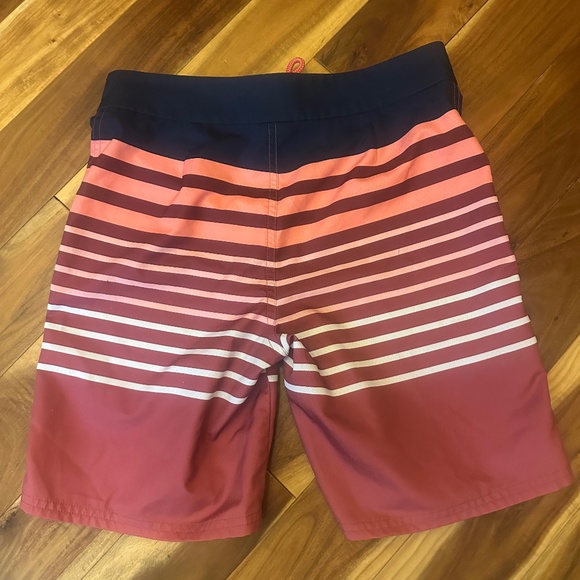 Vineyard Vines Painted Stripe Board Shorts Swim Trunks Sz M (12-14) - Picture 3 of 3